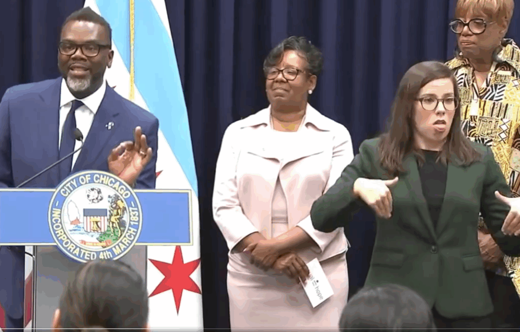 NextImg:Chicago Mayor Says He Racially Discriminates Out of Generosity