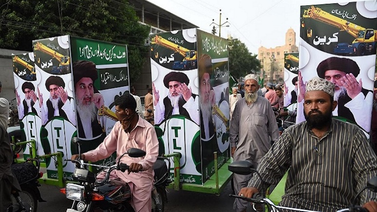 NextImg:Pakistani Muslims Attack Churches, Holy Bible, and Christian Cross