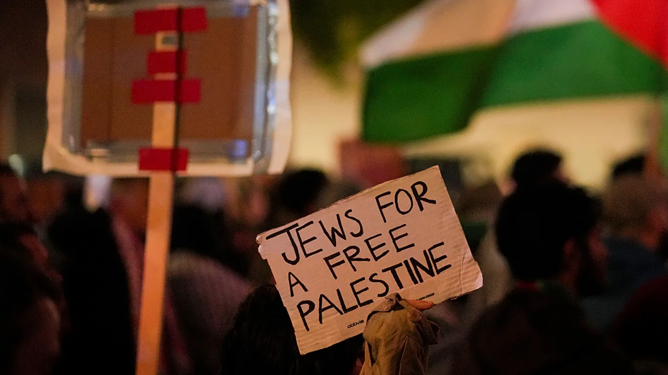 NextImg:Jews for Mandami? Jews Against Tommy Robinson?