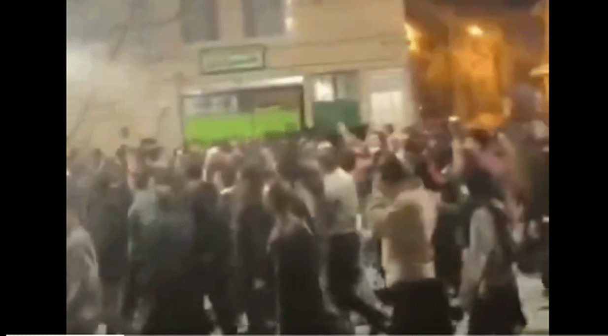 Video: Iranian Police in Ilam Join Revolution