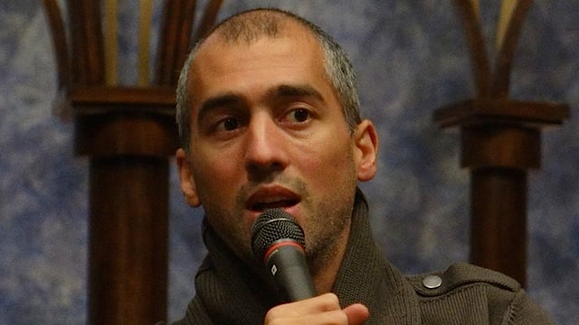 Mamdani Hands a Pen to Ramzi Kassem